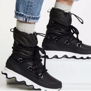 Sorel Kinetic Snow Boots Womens 9 Black White Lace Up Comfort Winter Gorpcore